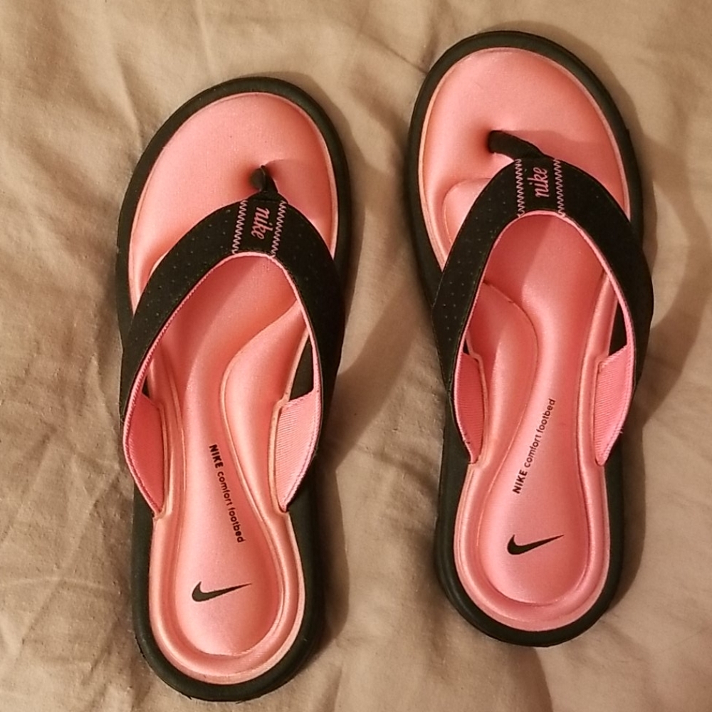 Nike comfort flip flops